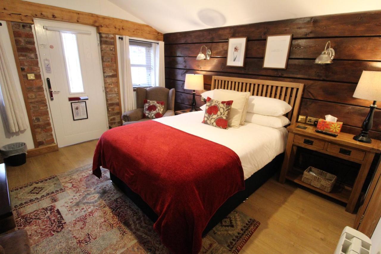 Boutique Garden Lodge @ The Larches Wolverhampton Eksteriør bilde
